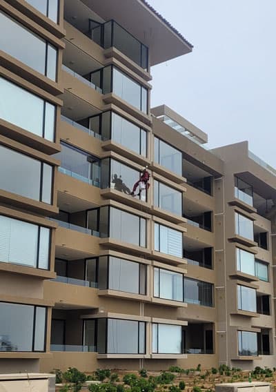 Limpieza de vidrios (cristales) y marcos en condominio Altos de Quintay
